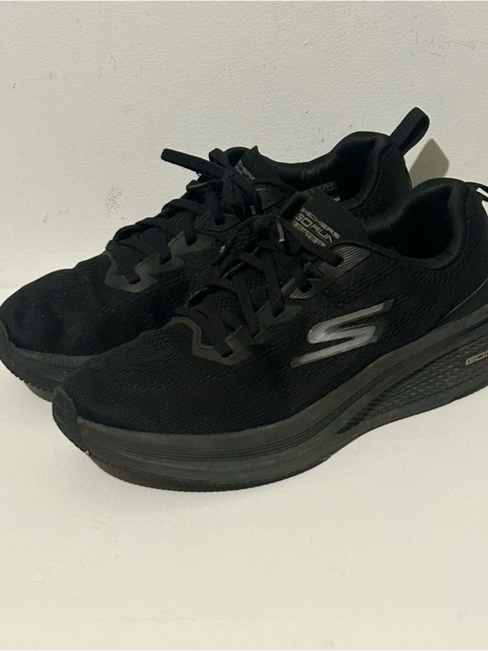Skechers GoRun Elevate Athletic Sneakers Men’s 9.5 Women’s 11